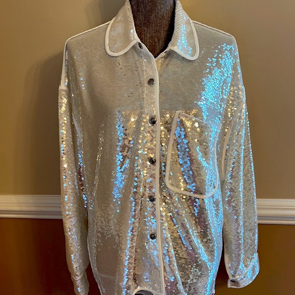 Gorgeous white sequin top 💎